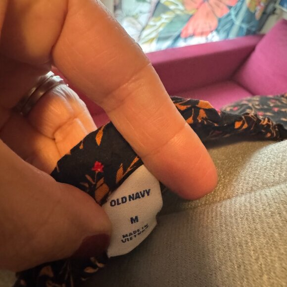 Old Navy Black Floral Midi Dress – Size M – Ruffle Neck & Sleeves - Picture 5 of 5